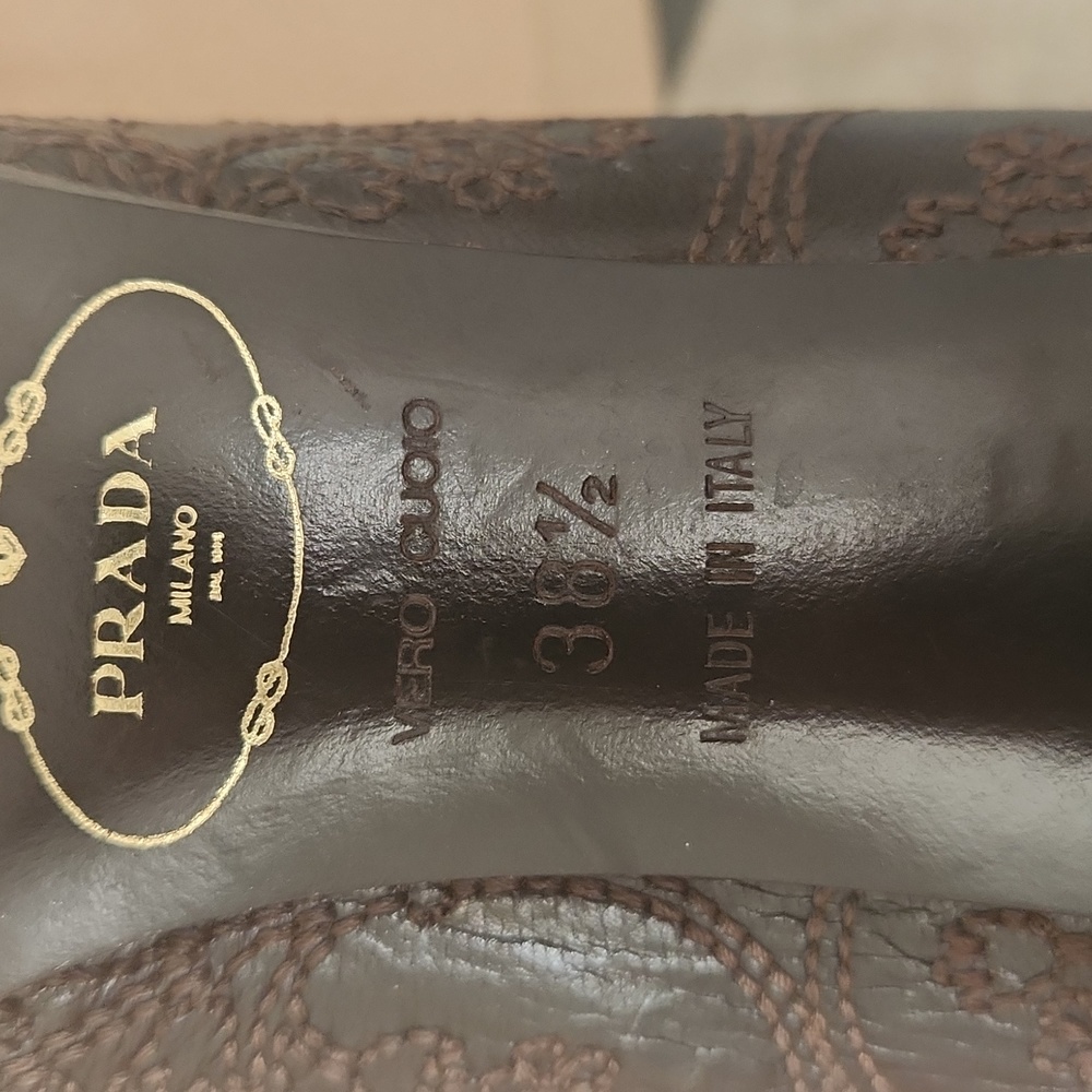 PRADA MILANO MADE IN ITALY SIZE 381/2 HEELS. All my shoes are authentic. - Picture 7 of 9